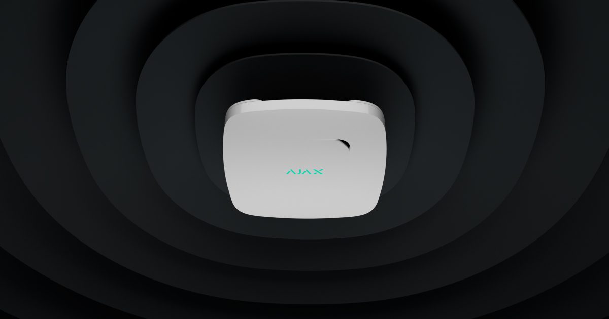 White ceiling-mounted smoke and heat detector unit